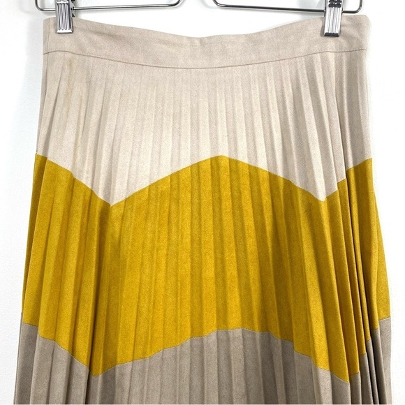 ZARA Zigzag Color Block Pleated Faux Suede Midi Skirt in Mastered Yellow / Beige - Picture 5 of 8